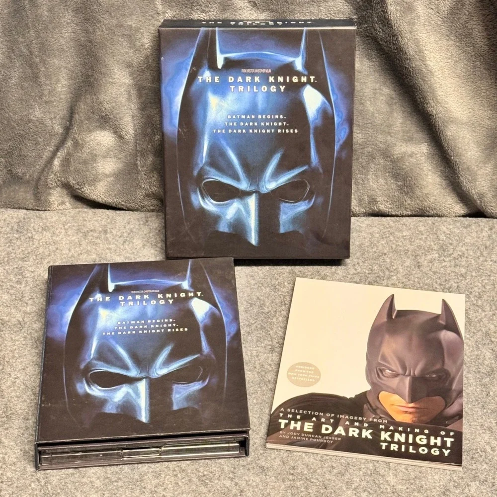The Dark Knight Trilogy Blu-ray 5-Disc Box Set Batman Begins Rises Art Book 2012 - Picture 2 of 8